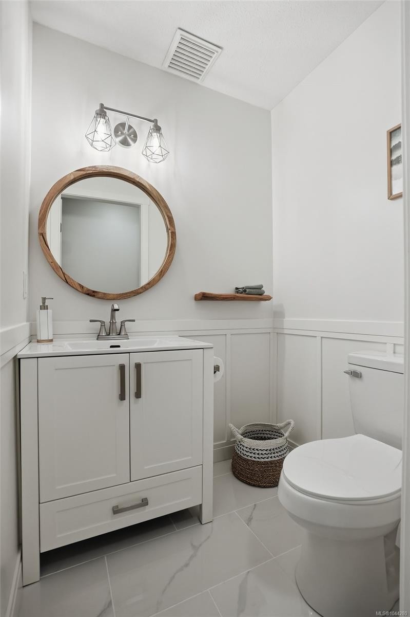 #B-184 Westwood Rd, Nanaimo, BC - Indoor Photo Showing Bathroom
