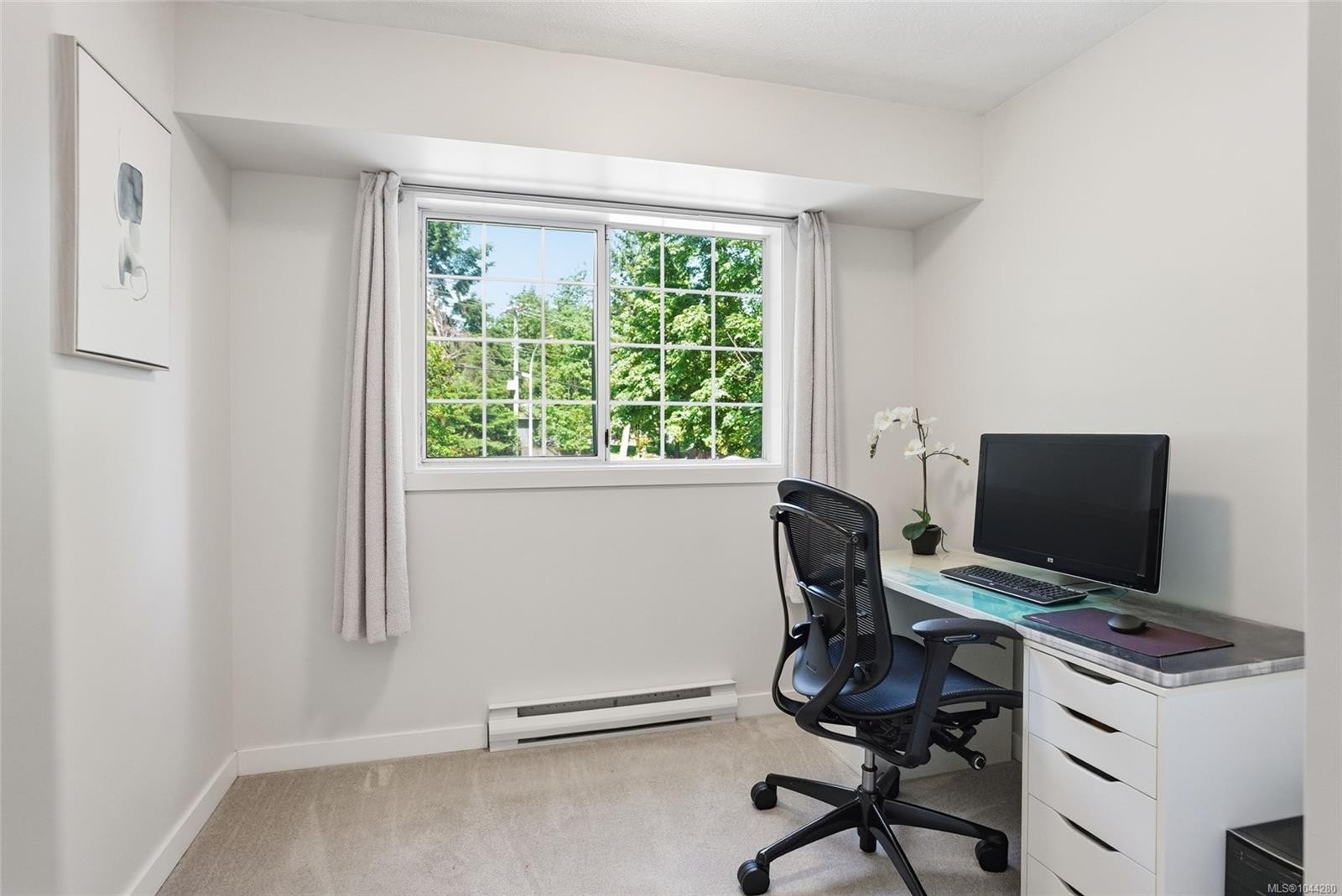 #B-184 Westwood Rd, Nanaimo, BC - Indoor Photo Showing Office