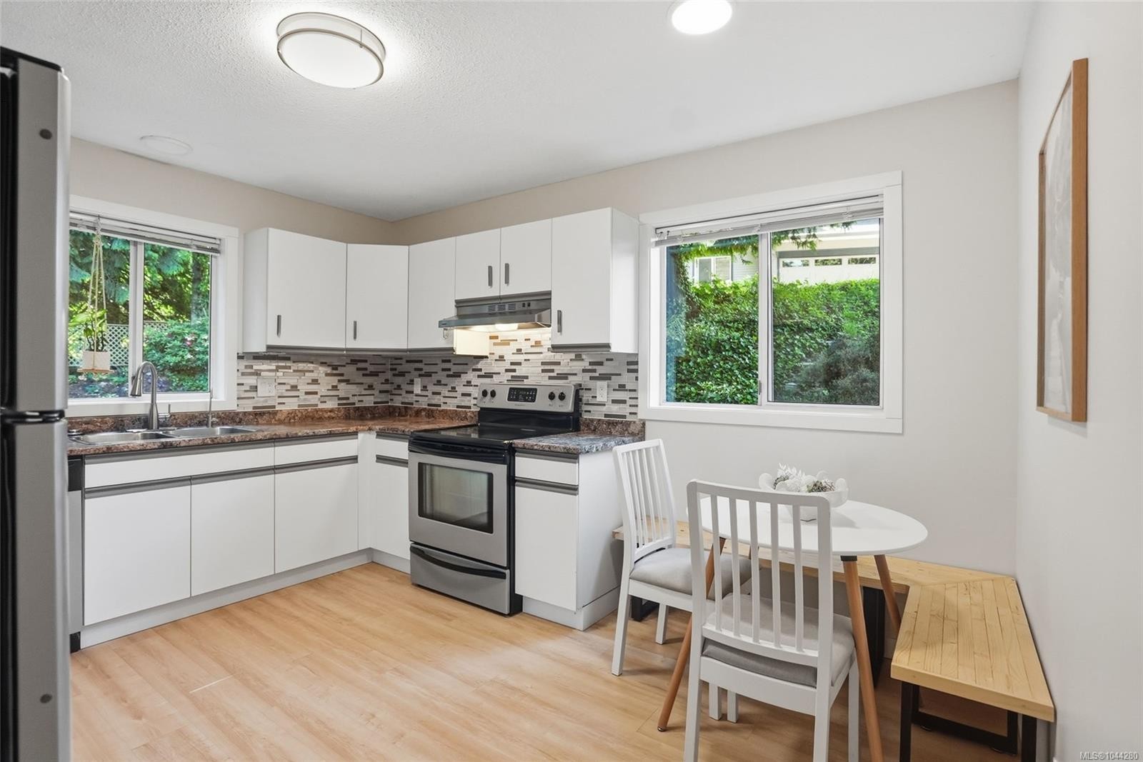 #B-184 Westwood Rd, Nanaimo, BC - Indoor Photo Showing Kitchen With Double Sink