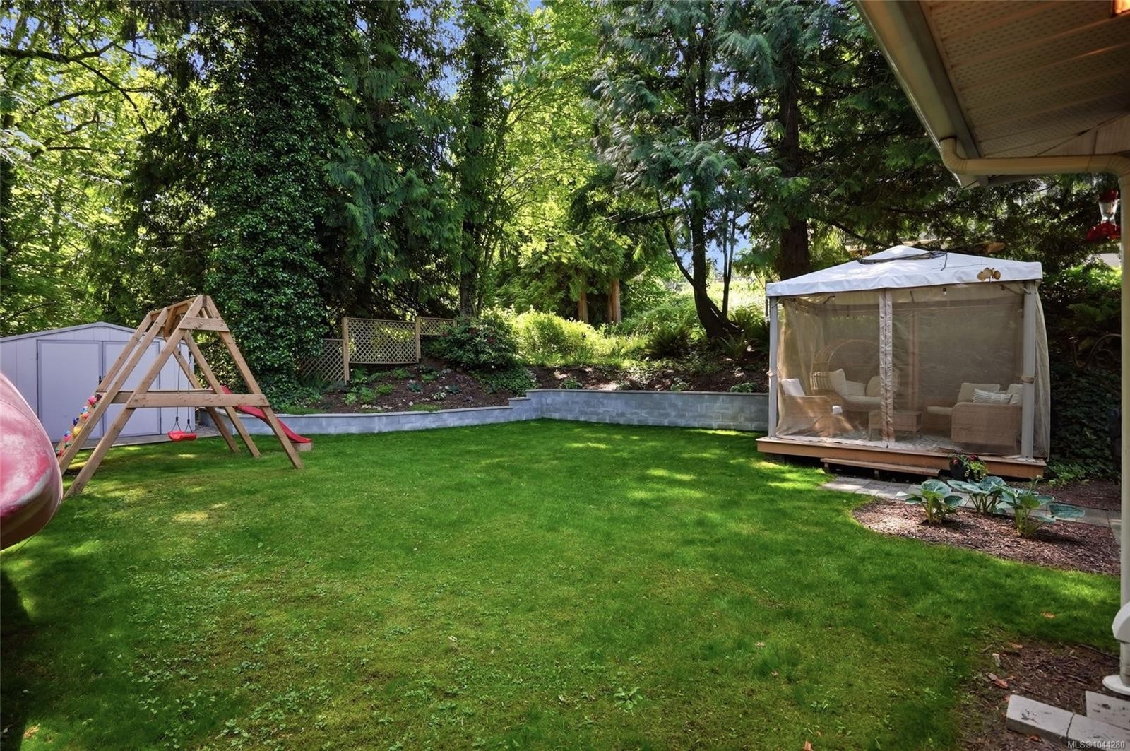 #B-184 Westwood Rd, Nanaimo, BC - Outdoor With Backyard