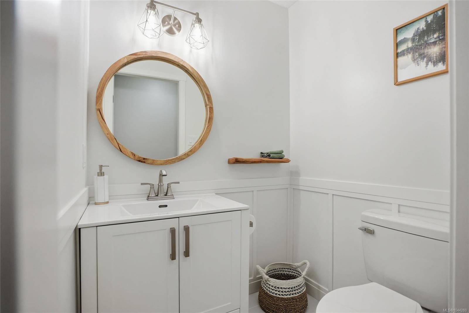 #B-184 Westwood Rd, Nanaimo, BC - Indoor Photo Showing Bathroom
