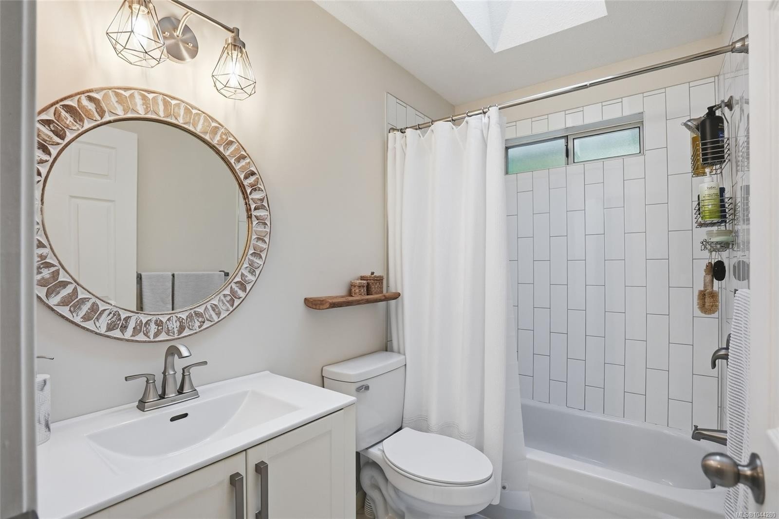 #B-184 Westwood Rd, Nanaimo, BC - Indoor Photo Showing Bathroom