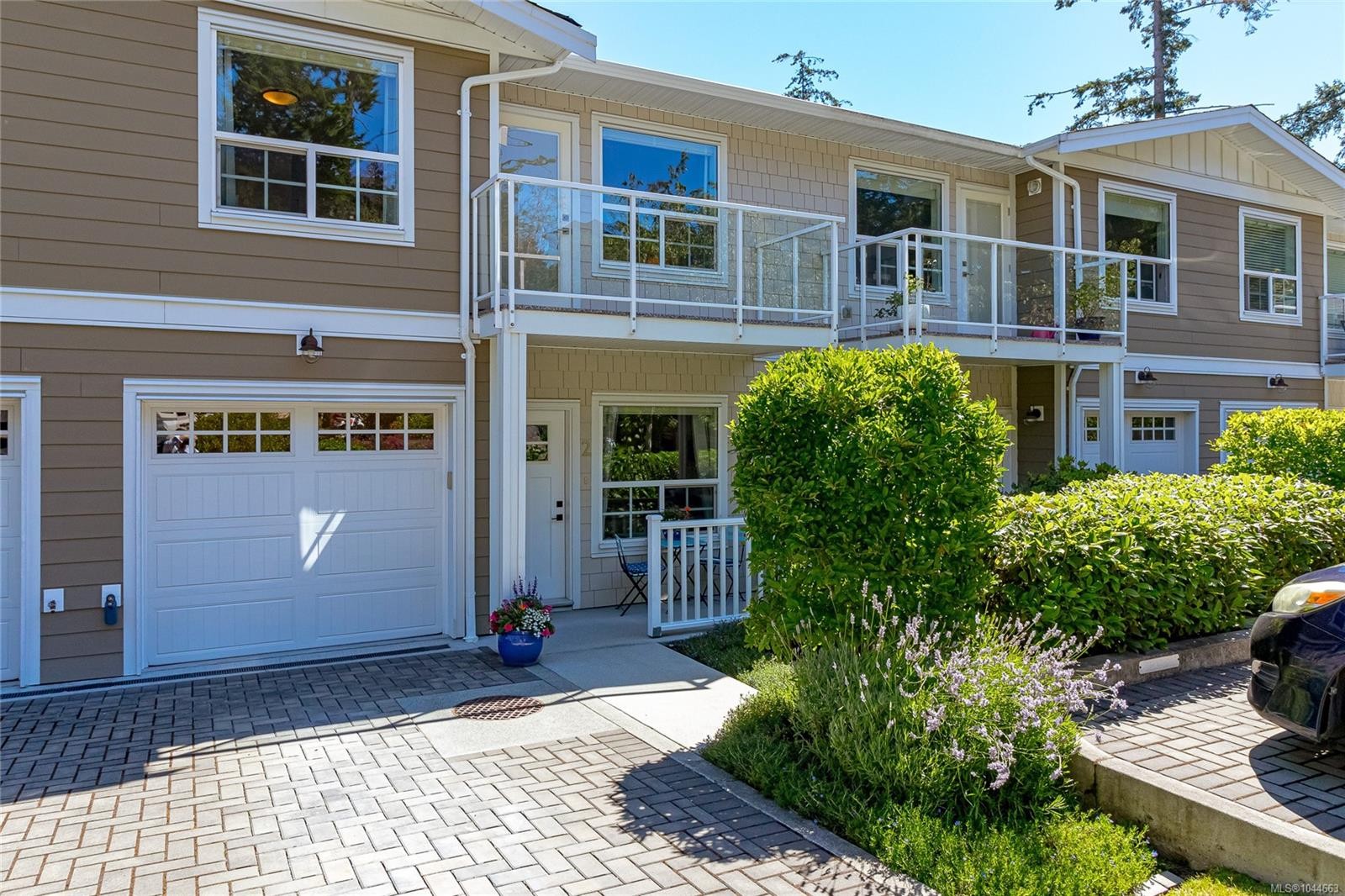 #2-1649 Lloyd Pl, View Royal, BC