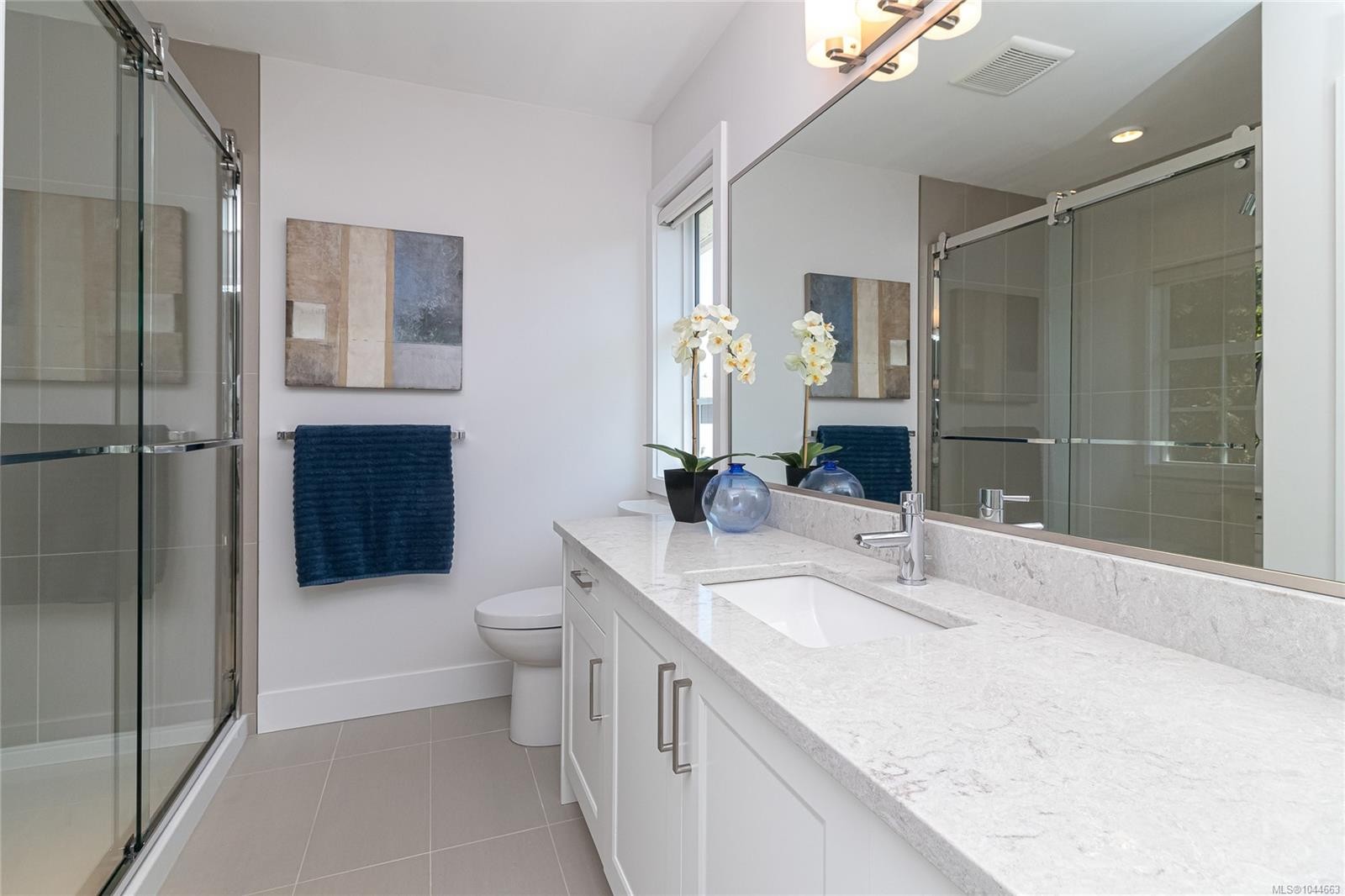 #2-1649 Lloyd Pl, View Royal, BC