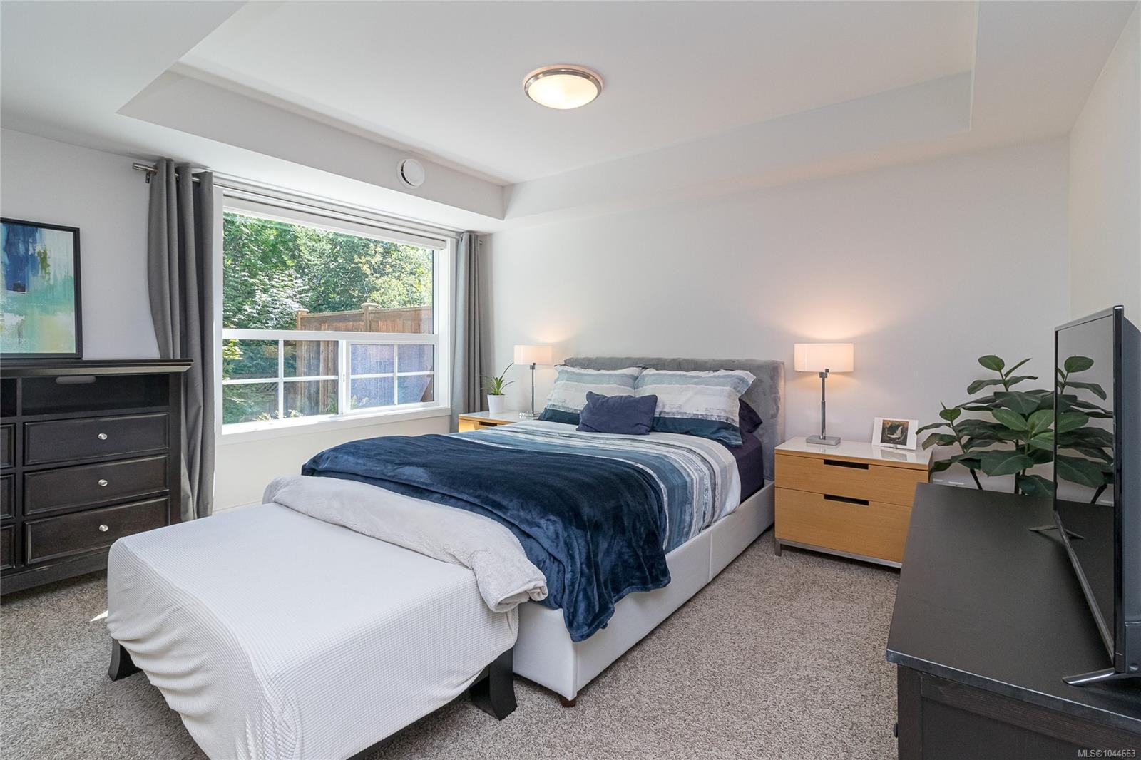 #2-1649 Lloyd Pl, View Royal, BC
