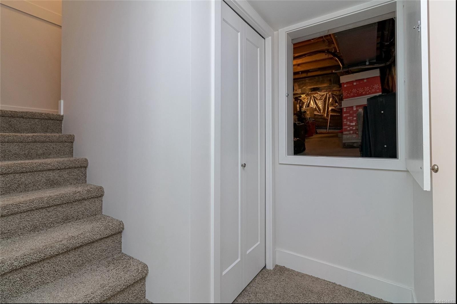#2-1649 Lloyd Pl, View Royal, BC