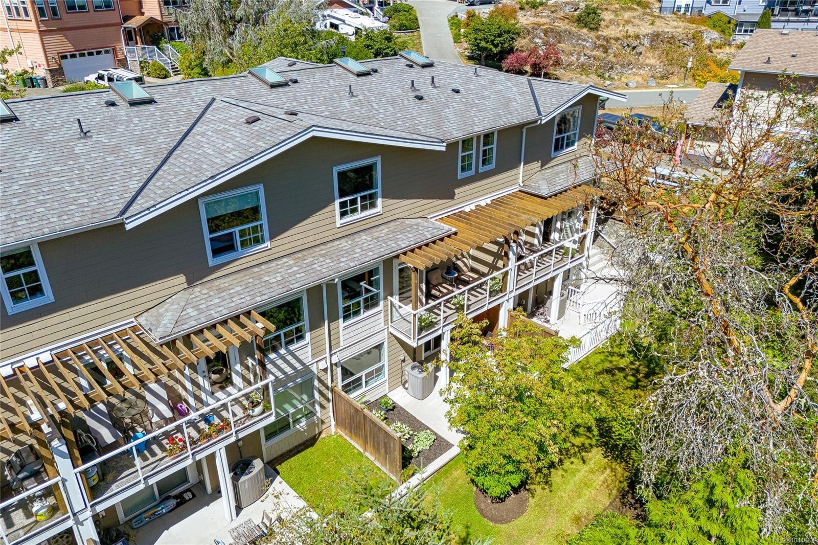 #2-1649 Lloyd Pl, View Royal, BC