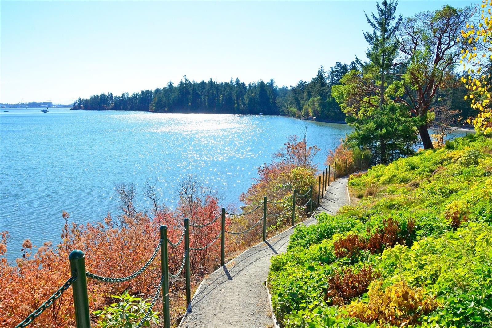 #2-1649 Lloyd Pl, View Royal, BC