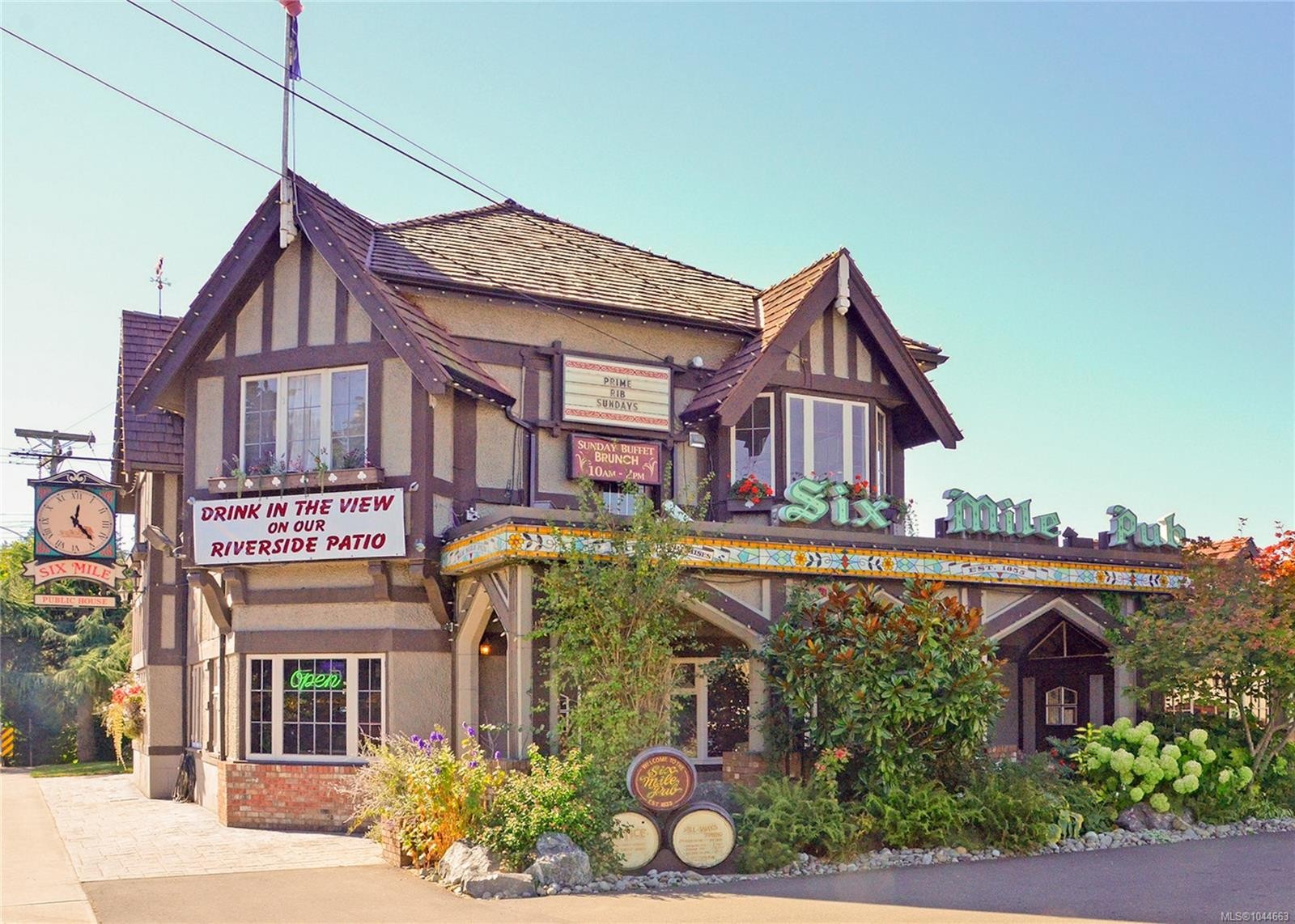 #2-1649 Lloyd Pl, View Royal, BC