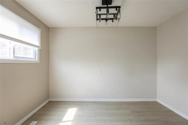 95 West Lake Cr, Winnipeg, MB - Indoor Photo Showing Other Room