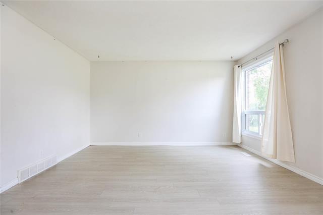 95 West Lake Cr, Winnipeg, MB - Indoor Photo Showing Other Room