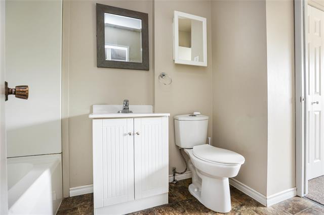 95 West Lake Cr, Winnipeg, MB - Indoor Photo Showing Bathroom