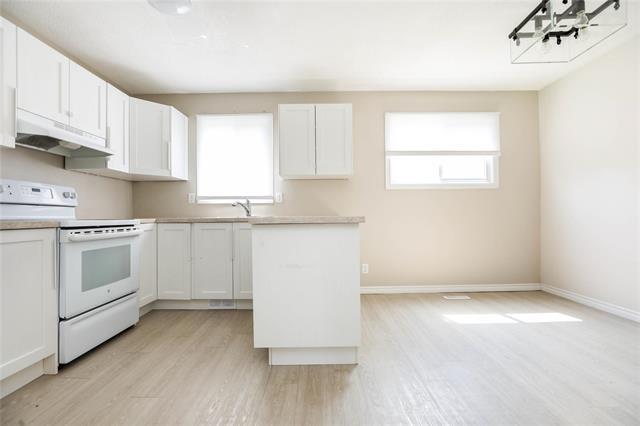 95 West Lake Cr, Winnipeg, MB - Indoor Photo Showing Kitchen
