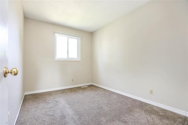95 West Lake Cr, Winnipeg, MB - Indoor Photo Showing Other Room