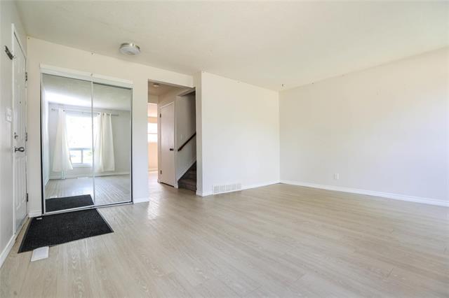 95 West Lake Cr, Winnipeg, MB - Indoor Photo Showing Other Room