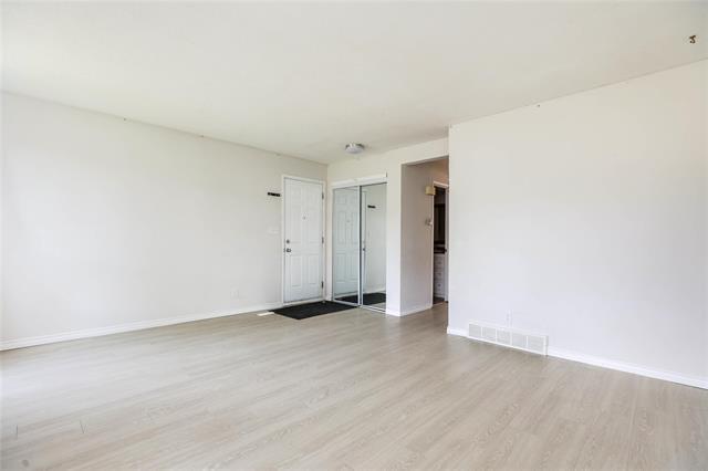 95 West Lake Cr, Winnipeg, MB - Indoor Photo Showing Other Room