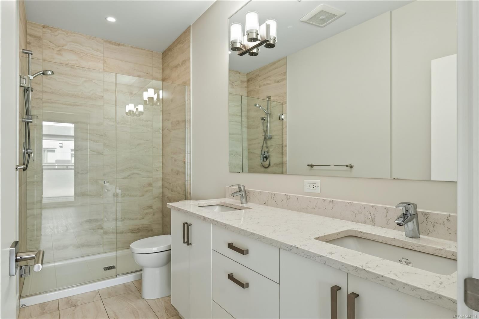#607-91 Chapel St, Nanaimo, BC - Indoor Photo Showing Bathroom