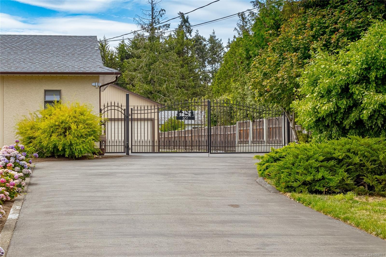 851 Breakwater Rd, French Creek, BC