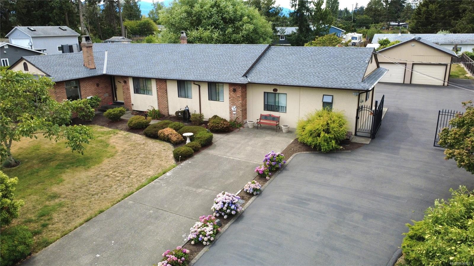 851 Breakwater Rd, French Creek, BC