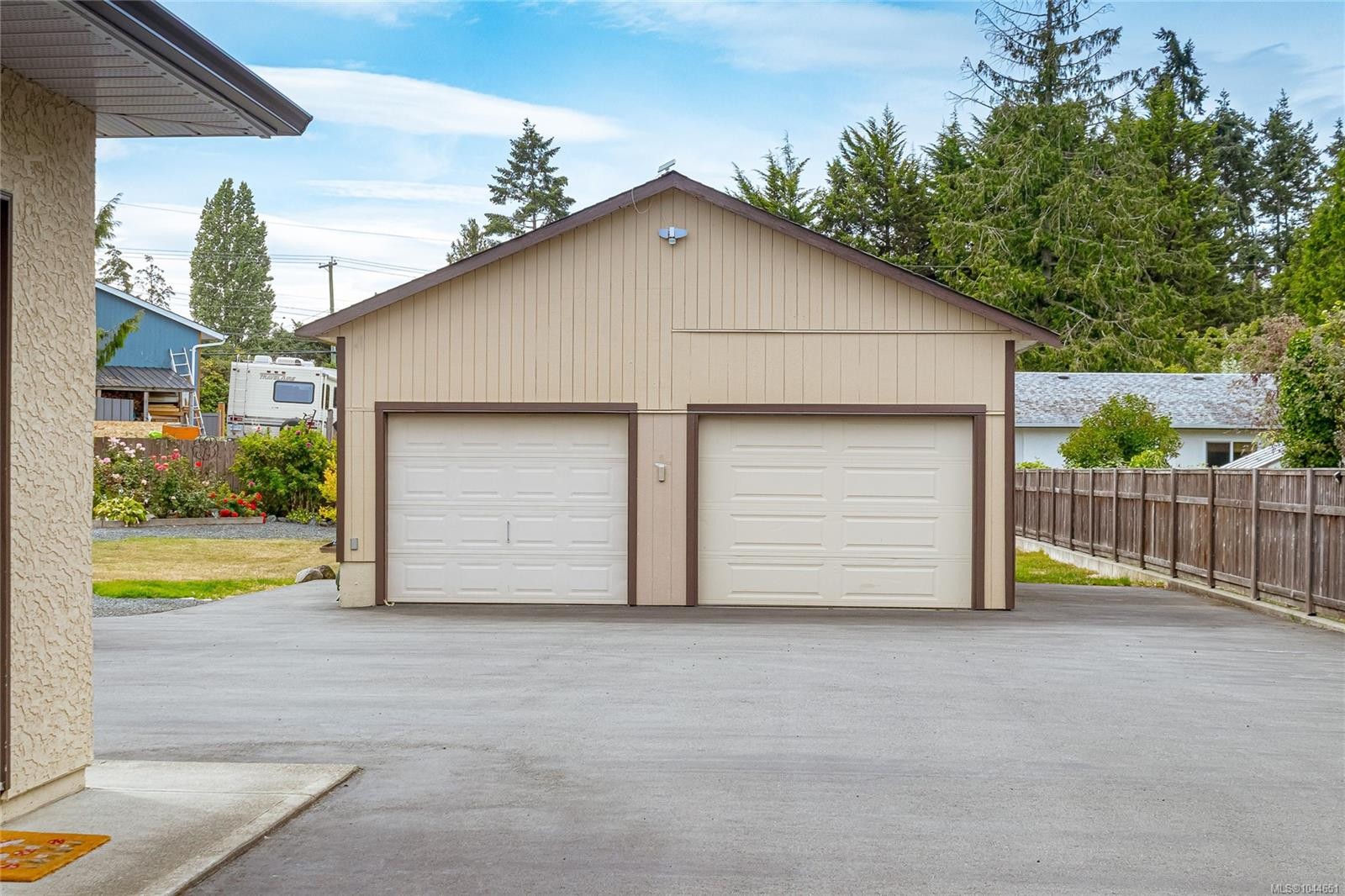 851 Breakwater Rd, French Creek, BC