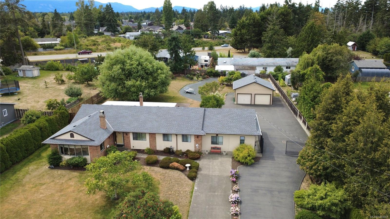 851 Breakwater Rd, French Creek, BC