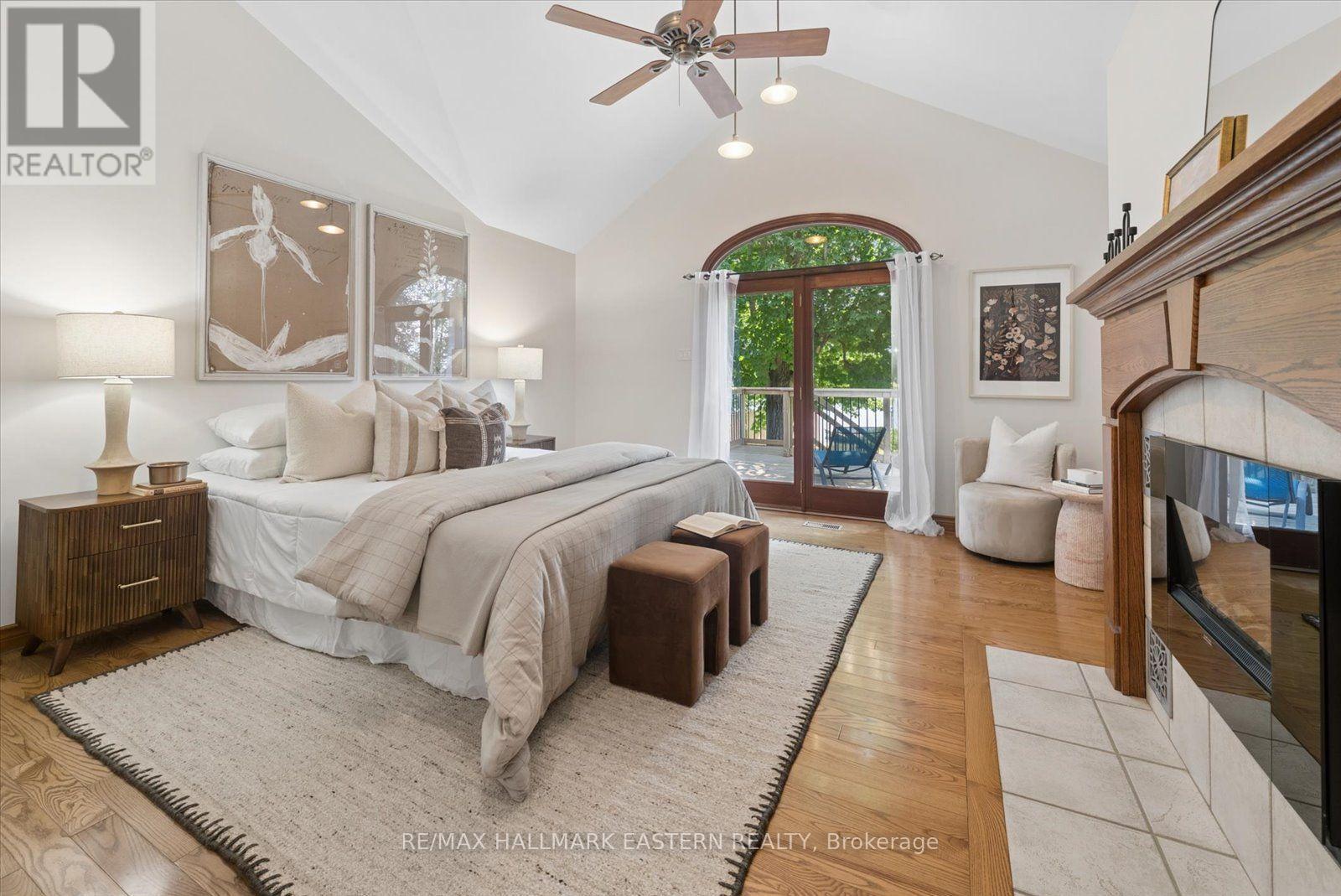1041 Primrose Lane, Selwyn, ON - Indoor Photo Showing Bedroom