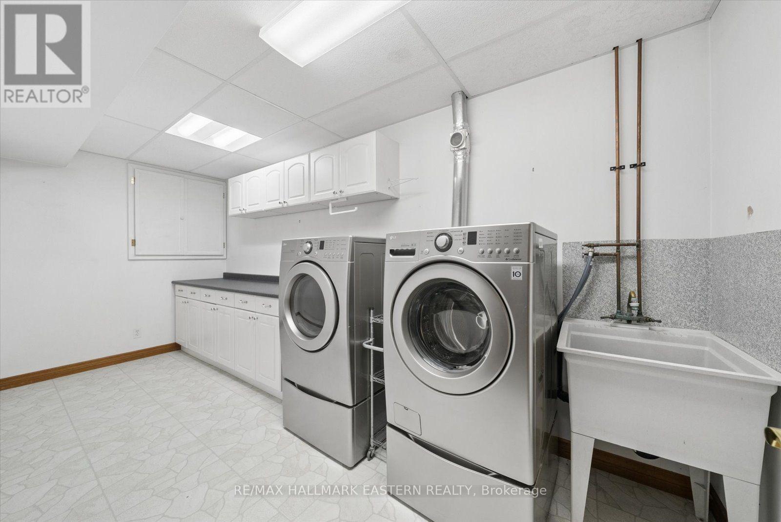 1041 Primrose Lane, Selwyn, ON - Indoor Photo Showing Laundry Room