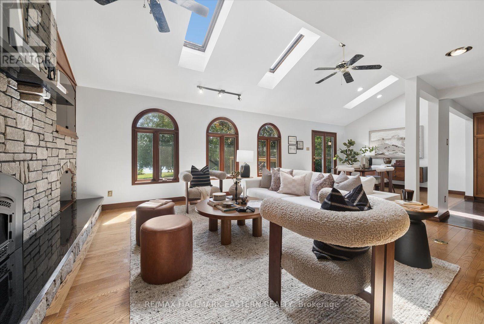 1041 Primrose Lane, Selwyn, ON - Indoor Photo Showing Living Room With Fireplace