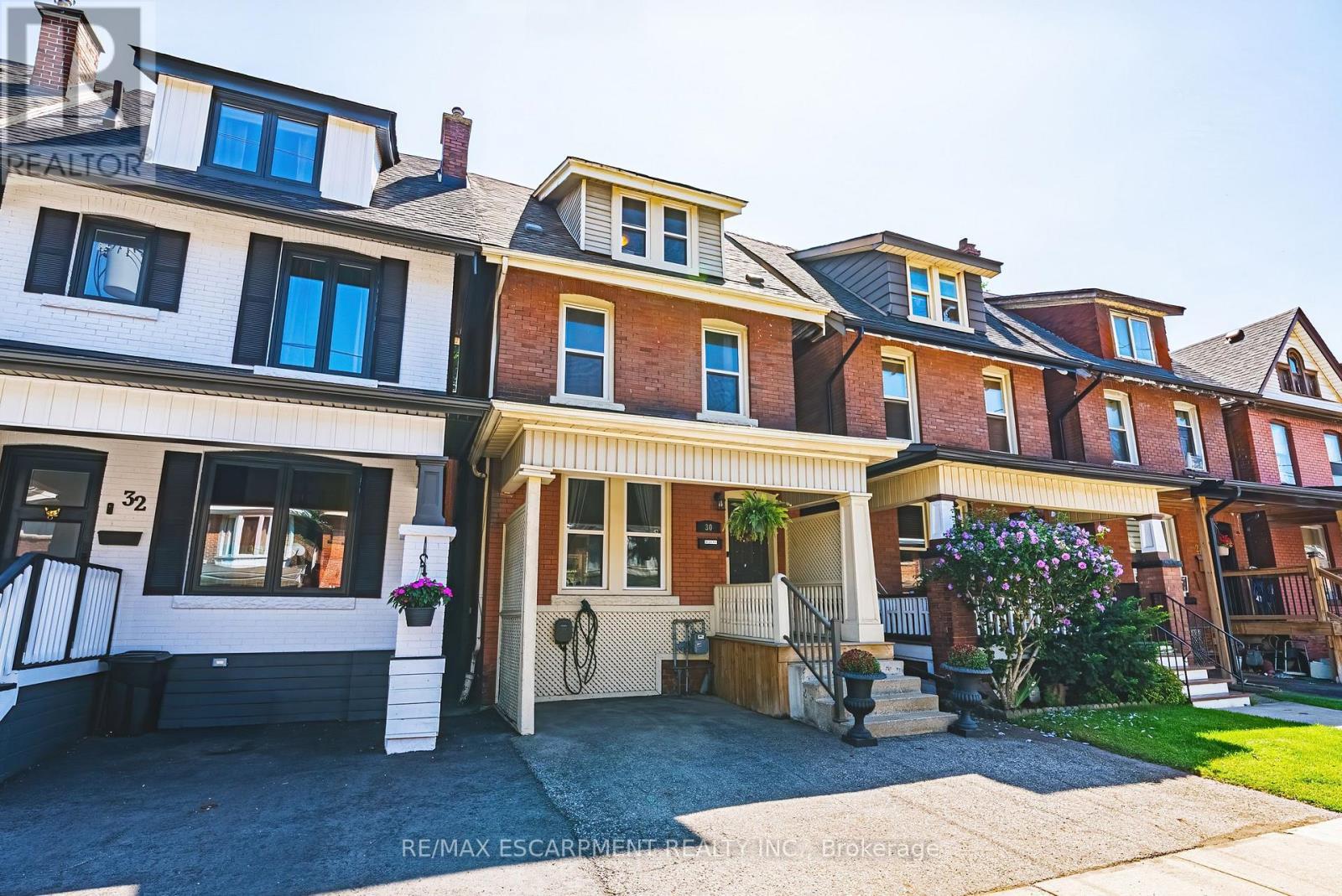 30 Cumberland Avenue, Hamilton, ON - Outdoor With Facade
