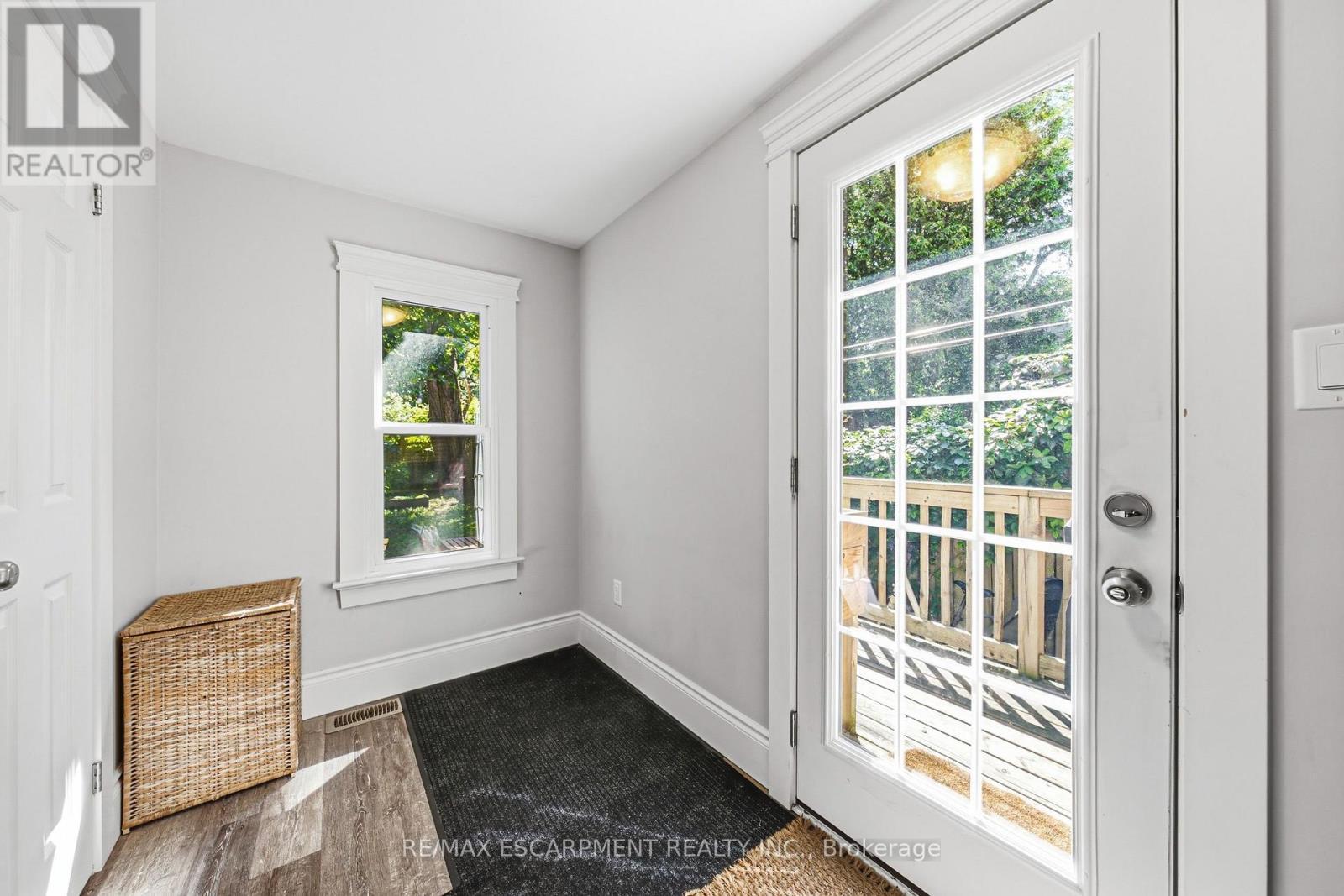 30 Cumberland Avenue, Hamilton, ON - Indoor Photo Showing Other Room