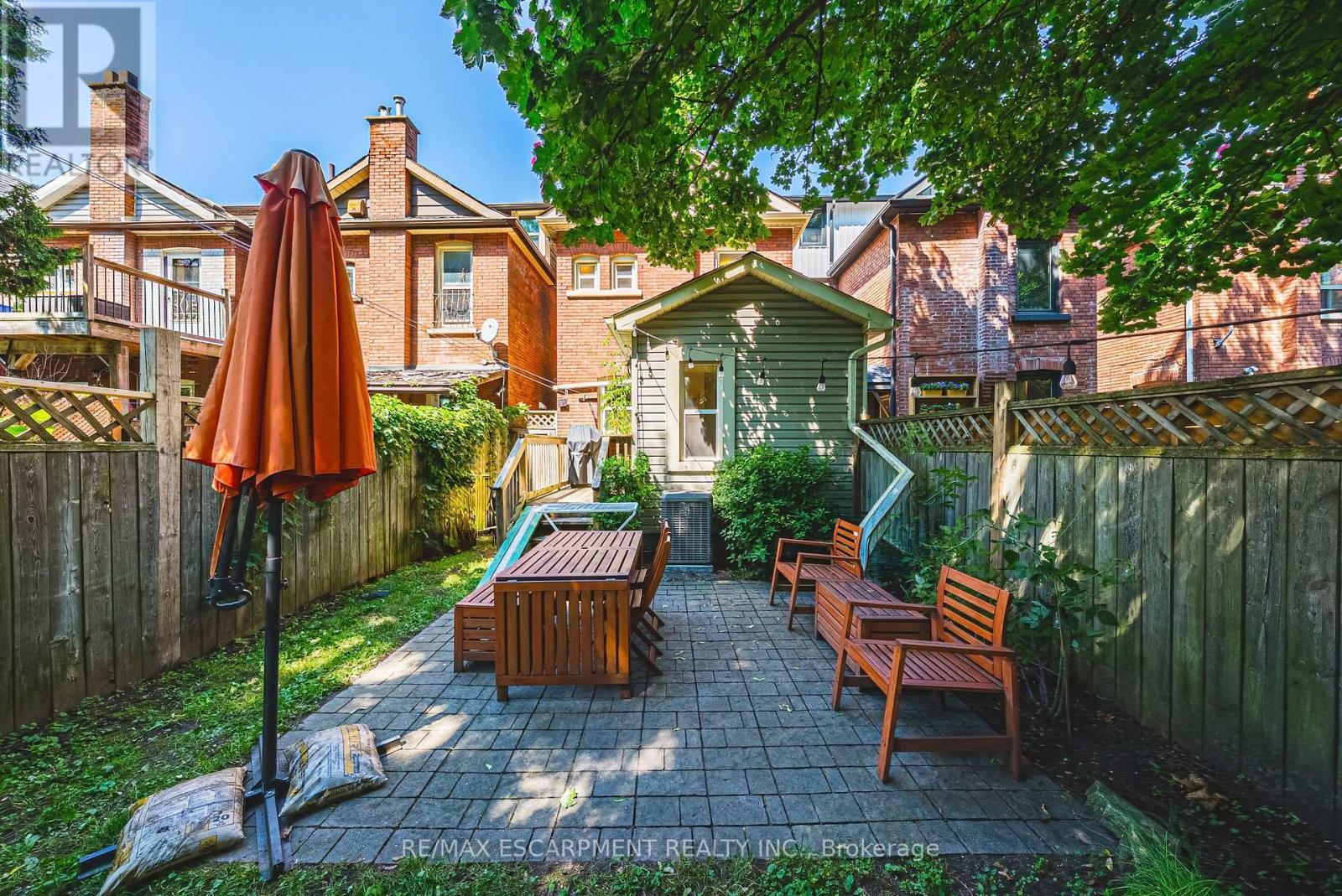 30 Cumberland Avenue, Hamilton, ON - Outdoor
