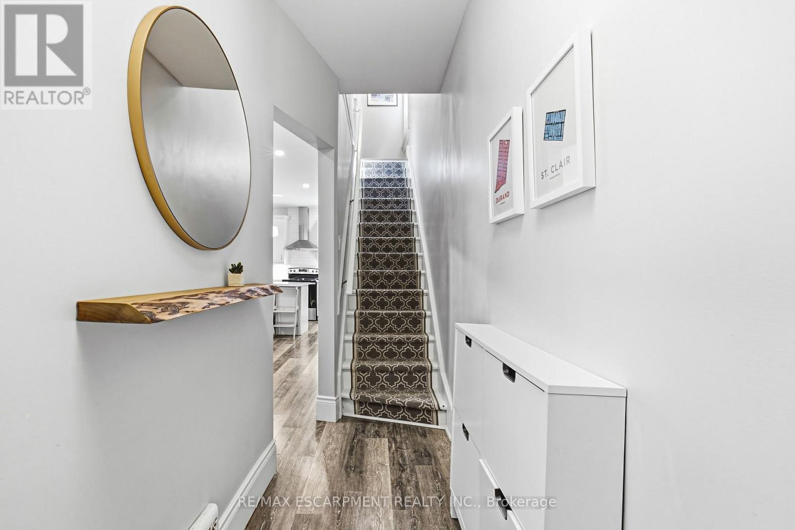30 Cumberland Avenue, Hamilton, ON - Indoor Photo Showing Other Room