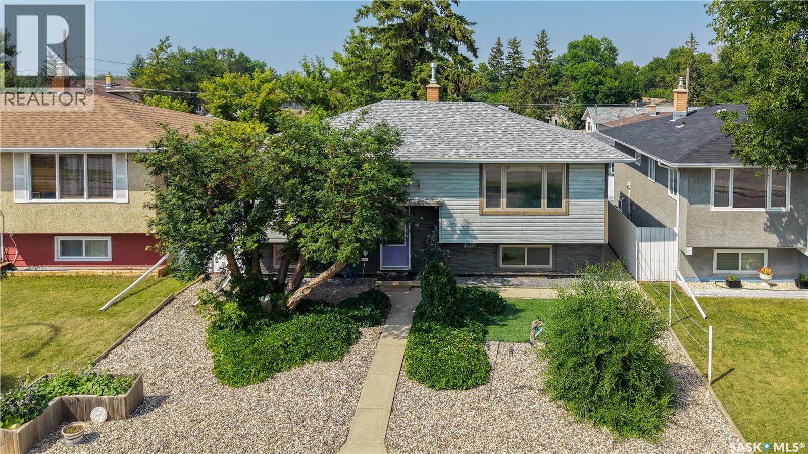 6524 Dewdney Avenue, Regina, SK - Outdoor
