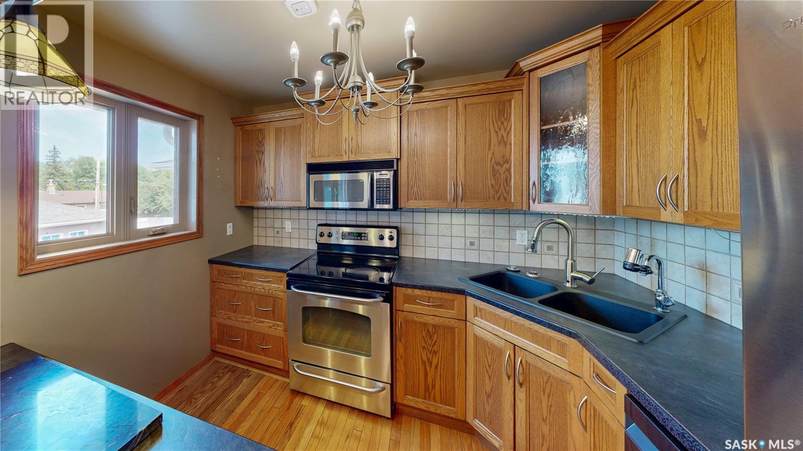 6524 Dewdney Avenue, Regina, SK - Indoor Photo Showing Kitchen With Stainless Steel Kitchen With Double Sink