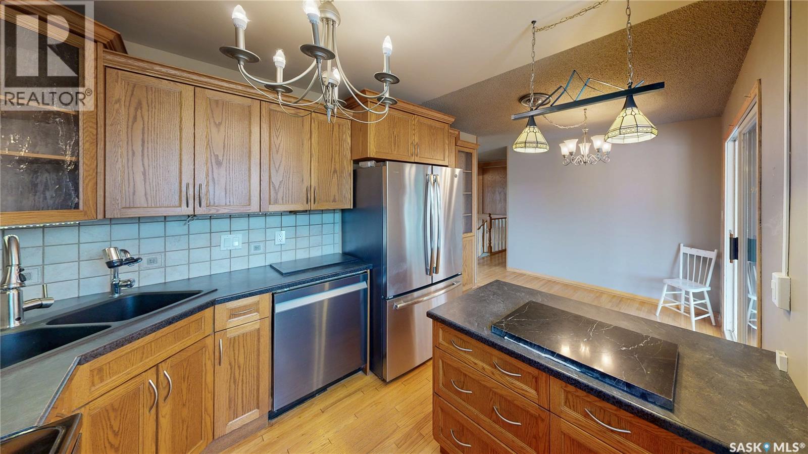 6524 Dewdney Avenue, Regina, SK - Indoor Photo Showing Kitchen With Stainless Steel Kitchen With Double Sink