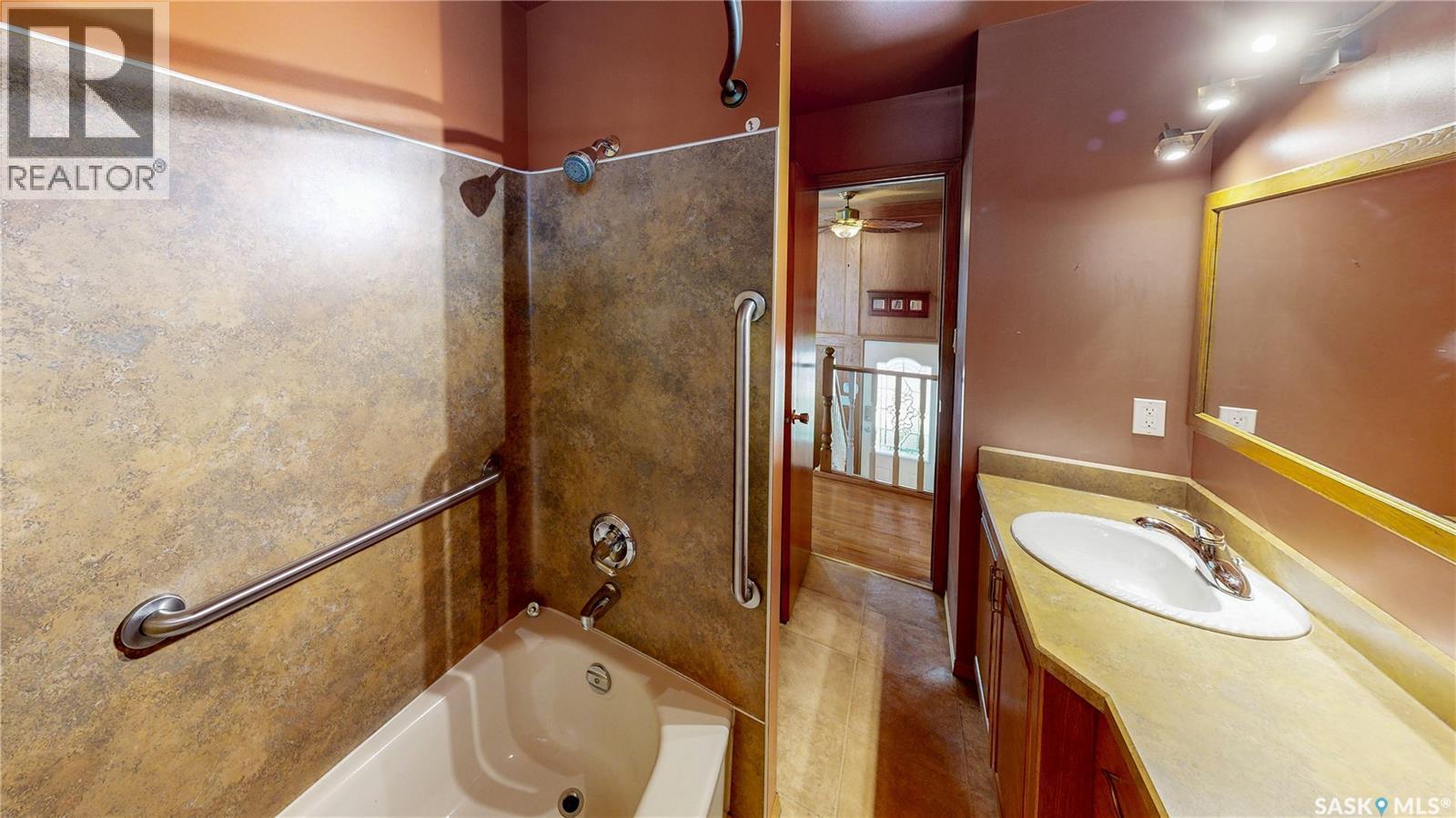 6524 Dewdney Avenue, Regina, SK - Indoor Photo Showing Bathroom