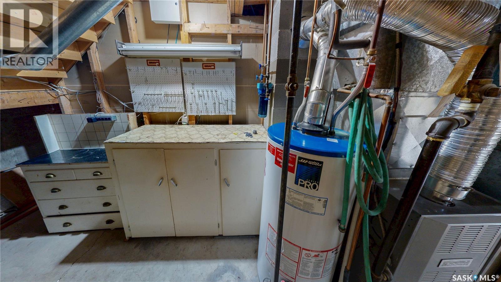 6524 Dewdney Avenue, Regina, SK - Indoor