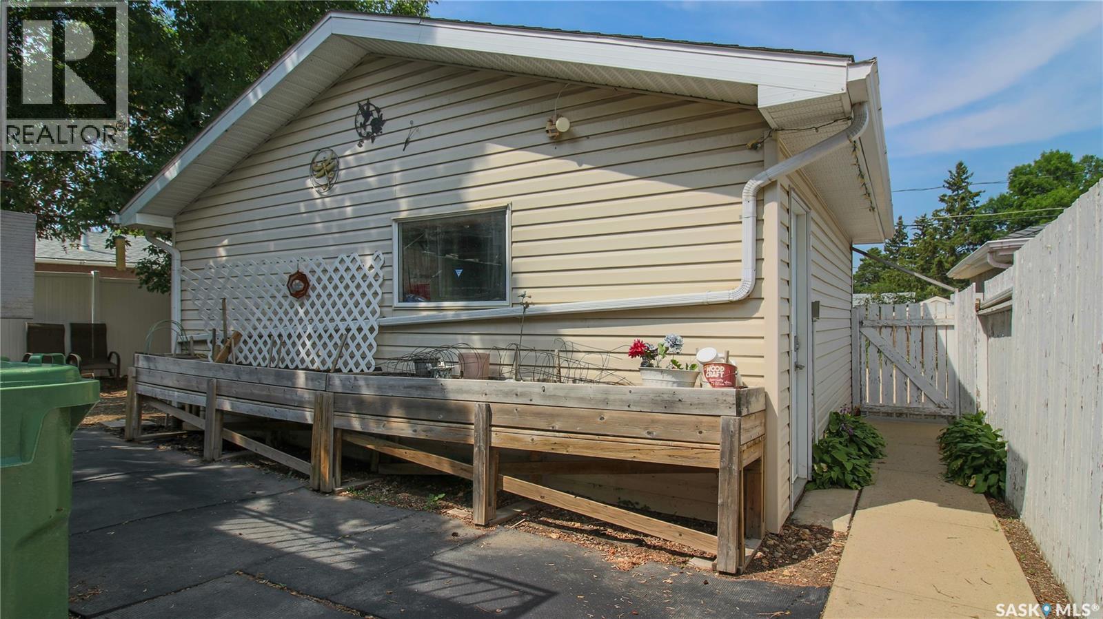6524 Dewdney Avenue, Regina, SK - Outdoor With Deck Patio Veranda