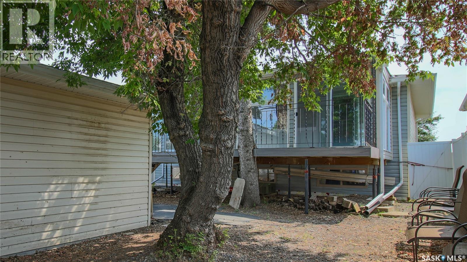 6524 Dewdney Avenue, Regina, SK - Outdoor With Deck Patio Veranda