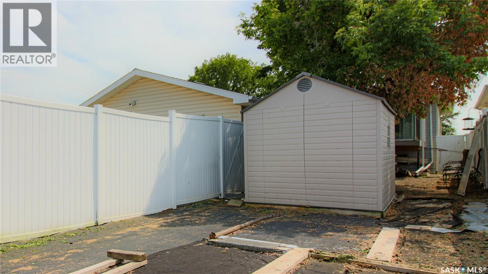 6524 Dewdney Avenue, Regina, SK - Outdoor