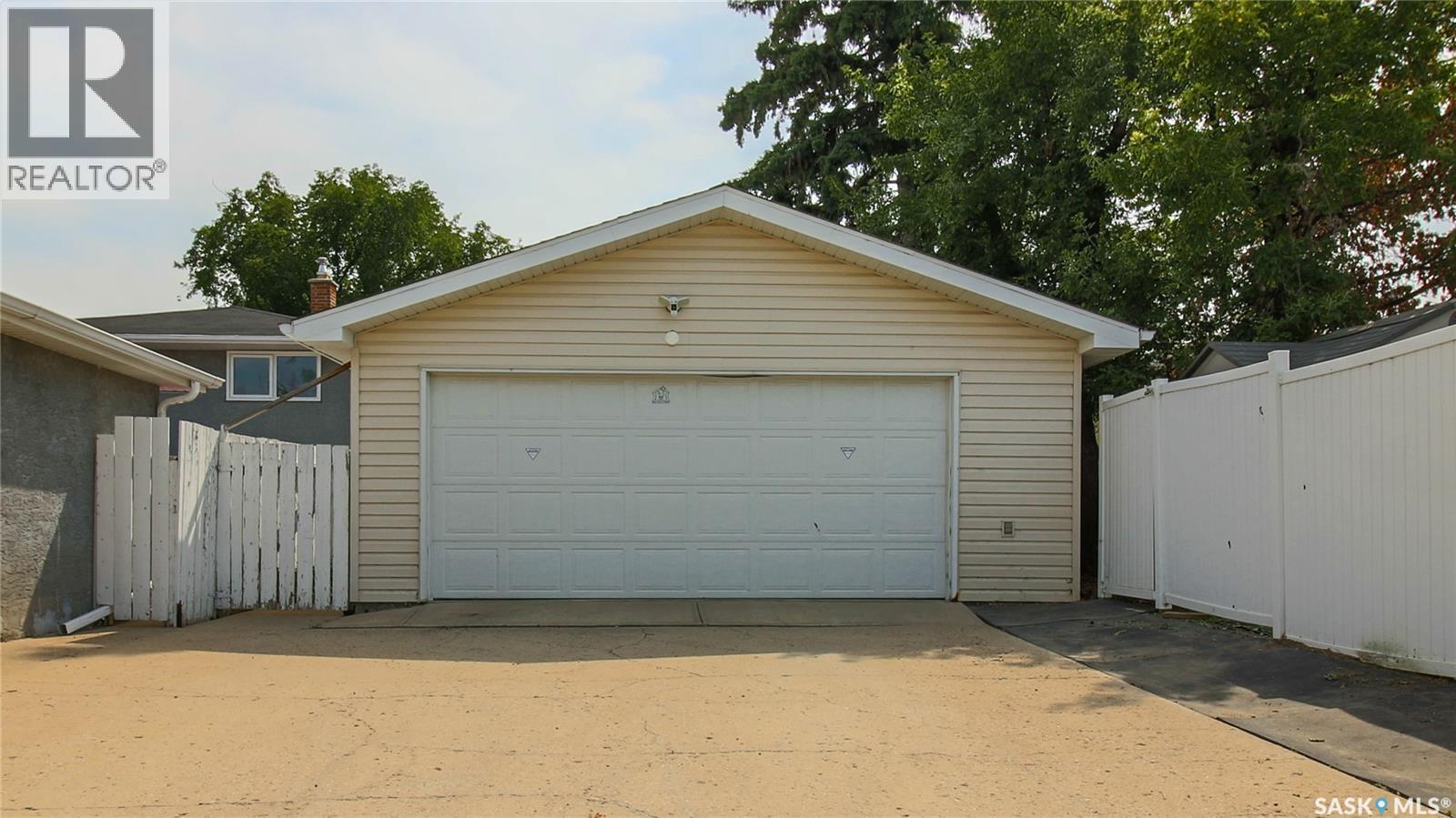 6524 Dewdney Avenue, Regina, SK - Outdoor With Exterior