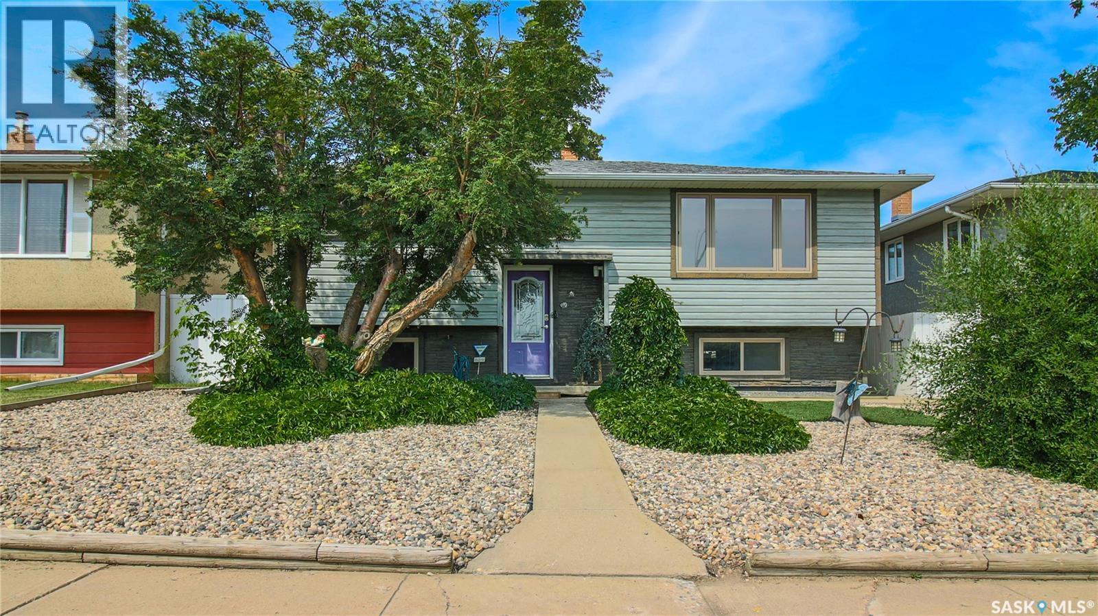 6524 Dewdney Avenue, Regina, SK - Outdoor