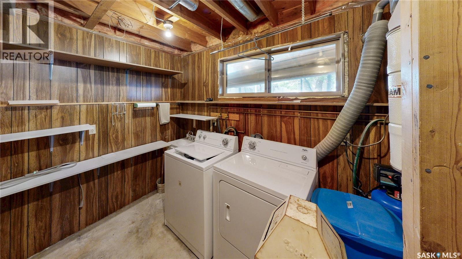 6524 Dewdney Avenue, Regina, SK - Indoor Photo Showing Laundry Room