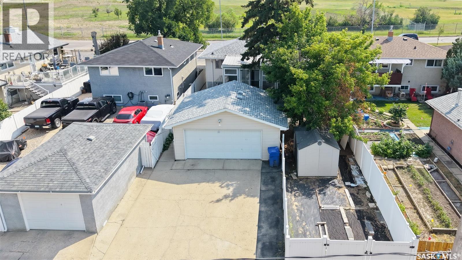 6524 Dewdney Avenue, Regina, SK - Outdoor