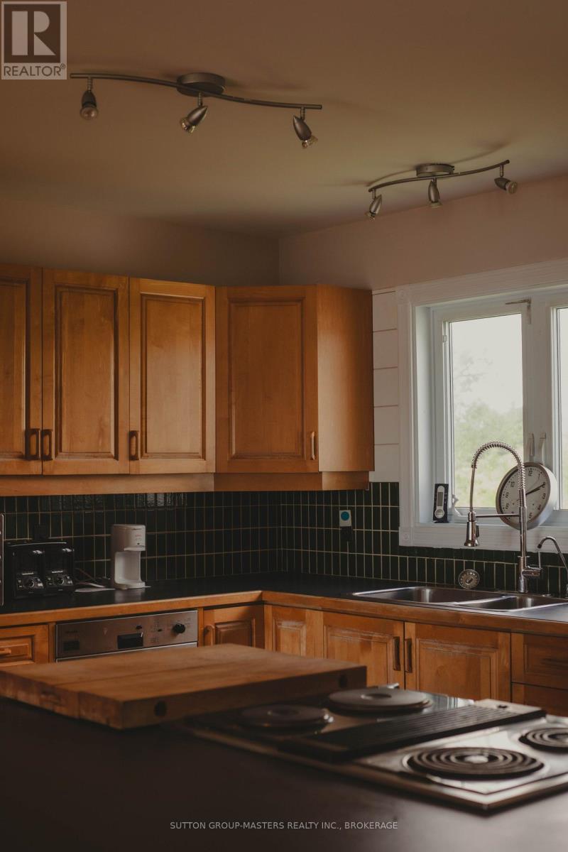 9392 Highway 33 Highway, Greater Napanee (Greater Napanee), ON - Indoor Photo Showing Kitchen With Double Sink