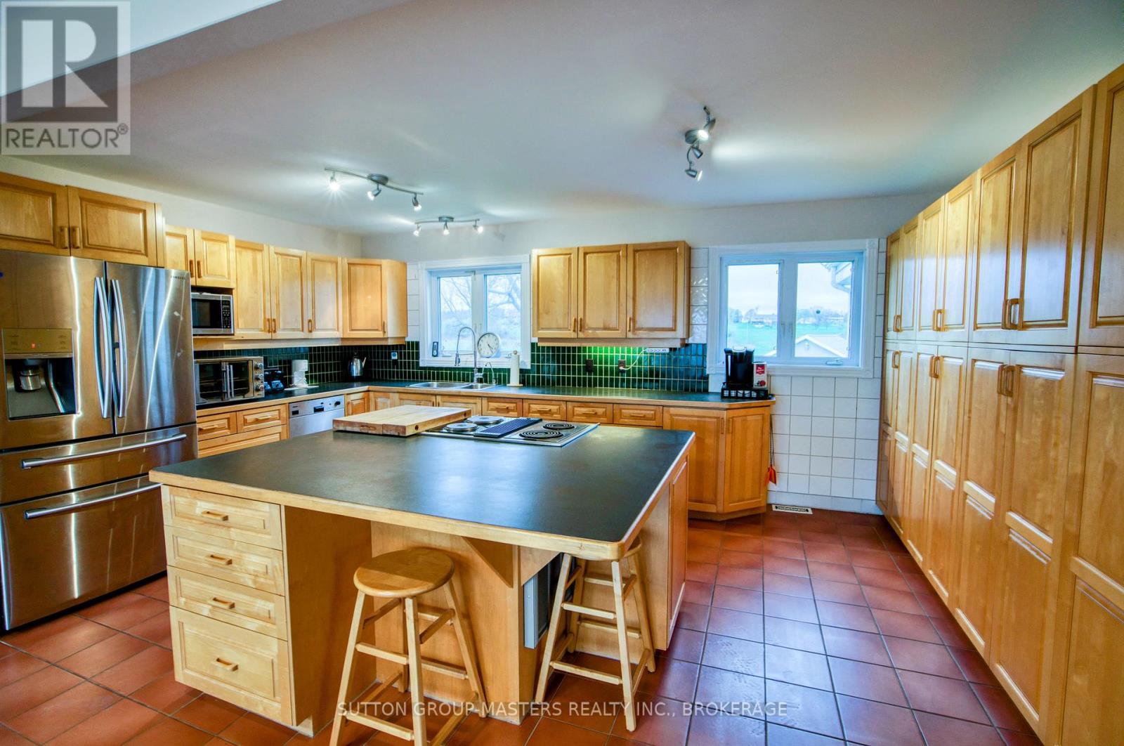 9392 Highway 33 Highway, Greater Napanee (Greater Napanee), ON - Indoor Photo Showing Kitchen