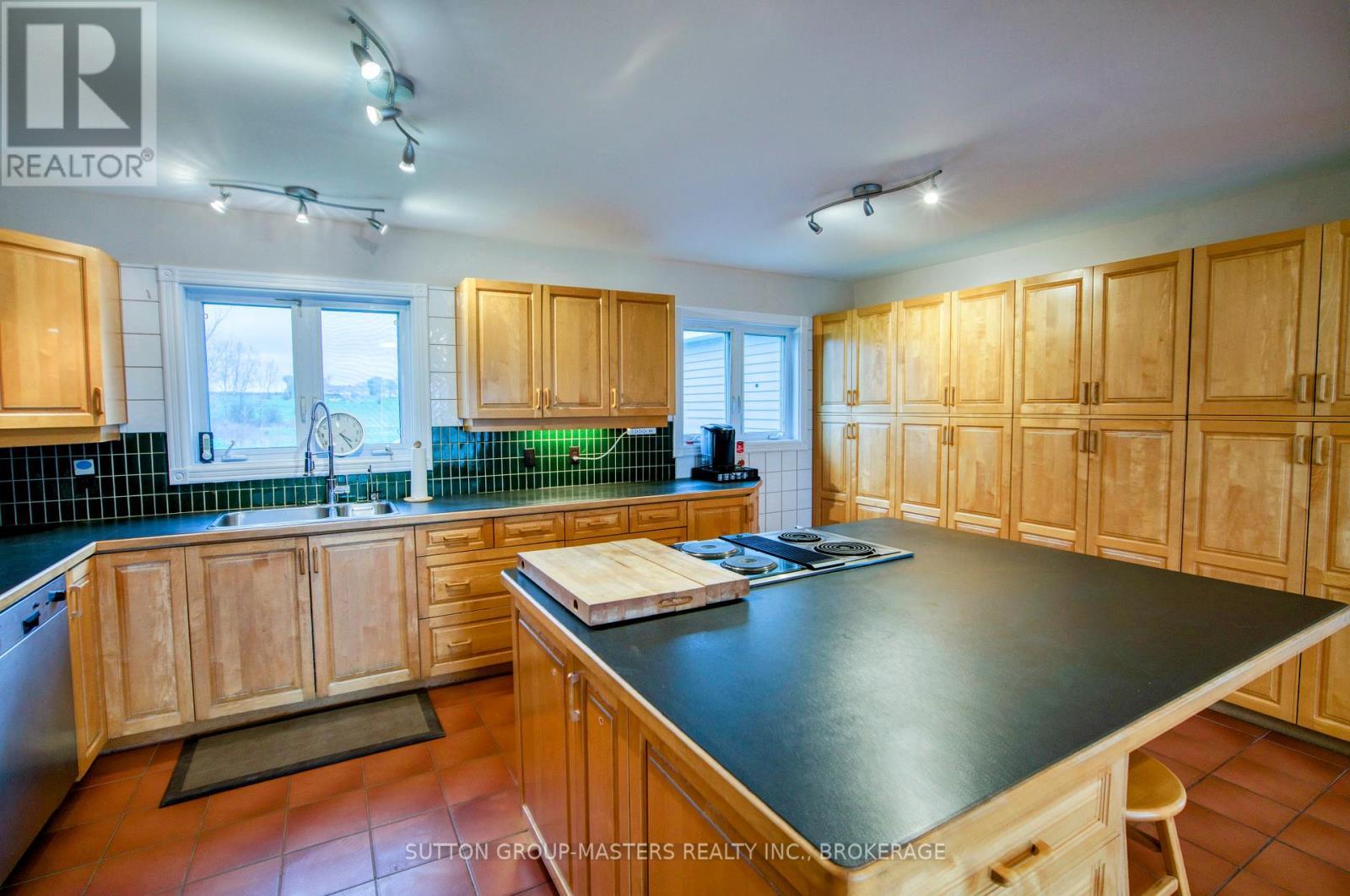 9392 Highway 33 Highway, Greater Napanee (Greater Napanee), ON - Indoor Photo Showing Kitchen