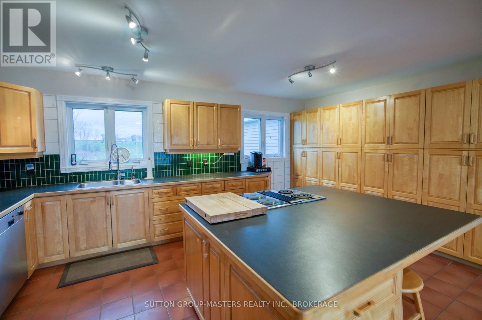 9392 Highway 33 Highway, Greater Napanee (Greater Napanee), ON - Indoor Photo Showing Kitchen