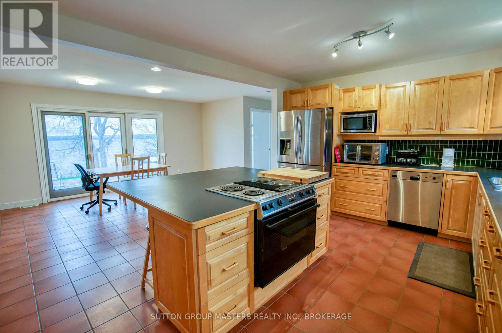 9392 Highway 33 Highway, Greater Napanee (Greater Napanee), ON - Indoor Photo Showing Kitchen