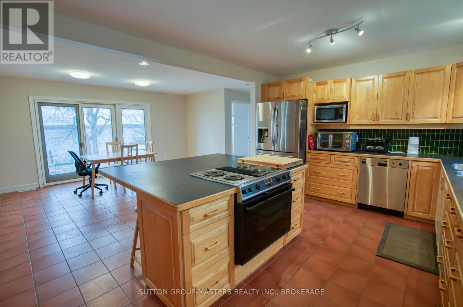 9392 Highway 33 Highway, Greater Napanee (Greater Napanee), ON - Indoor Photo Showing Kitchen